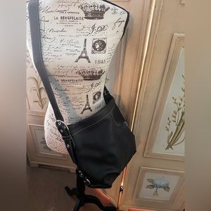 GORGEOUS COACH LEATHER BAG